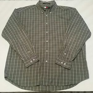 Tommy Hilfiger Men's green plaid button down shirt